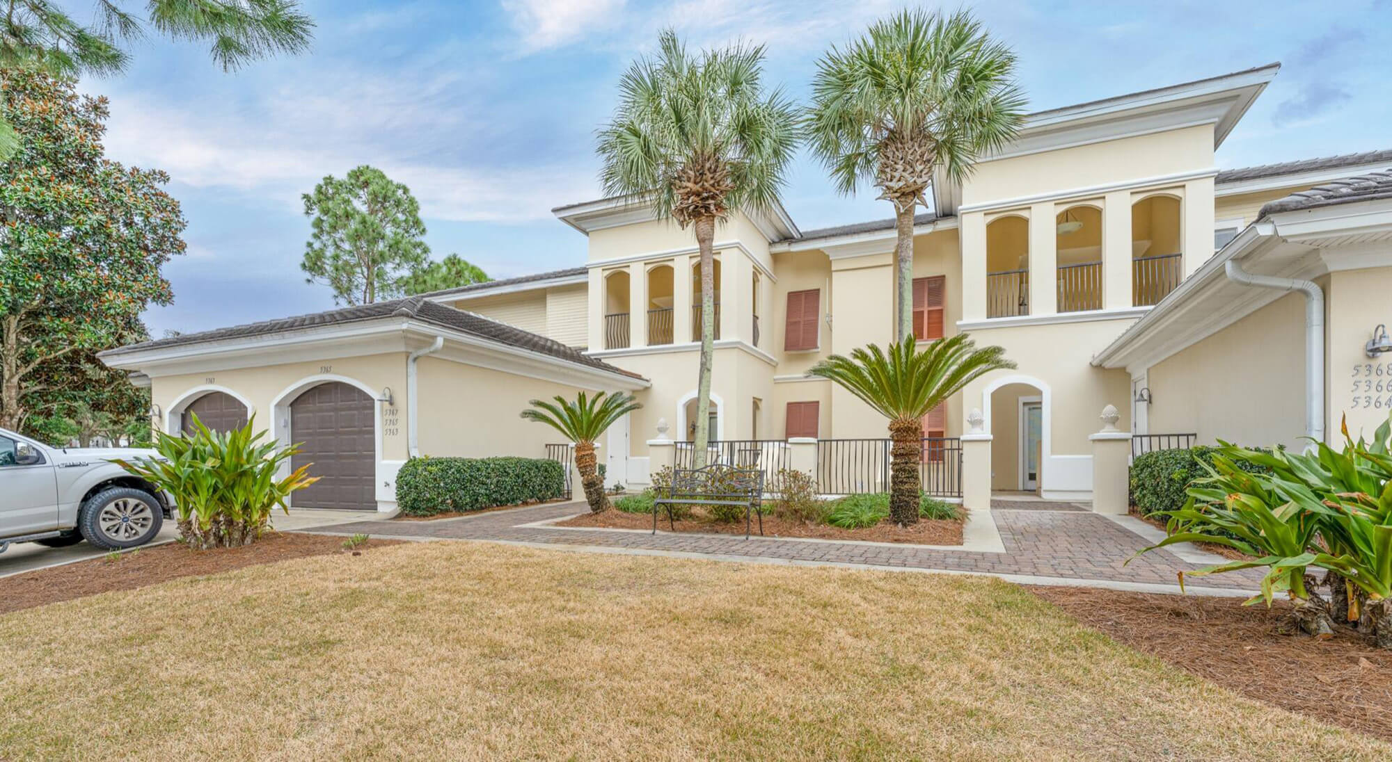 View of the front facade of a Pine Ridge property
